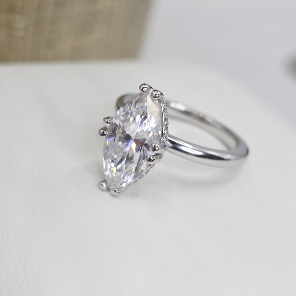 4CWT Moissanite 8-prong marquise cut set in solid S925 sterling silver. - Picture 1 of 6